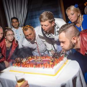 «1001 Party в Эмирате» от Axoft