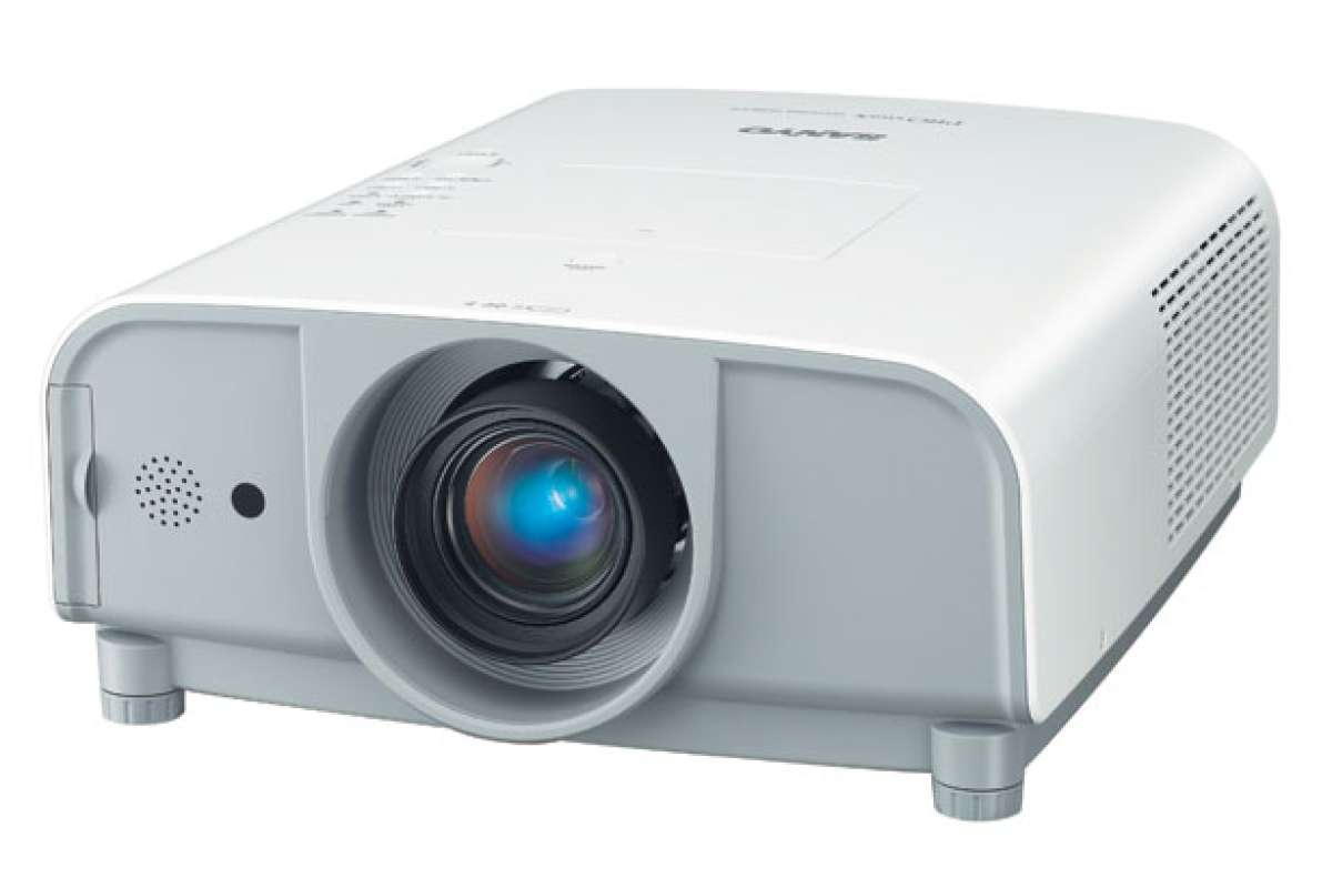 Переносные мультимедийные проекторы Sanyo PLC-XT21 и PLC-XT21L