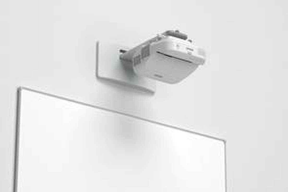 Epson бросает вызов интерактивным панелям для офиса