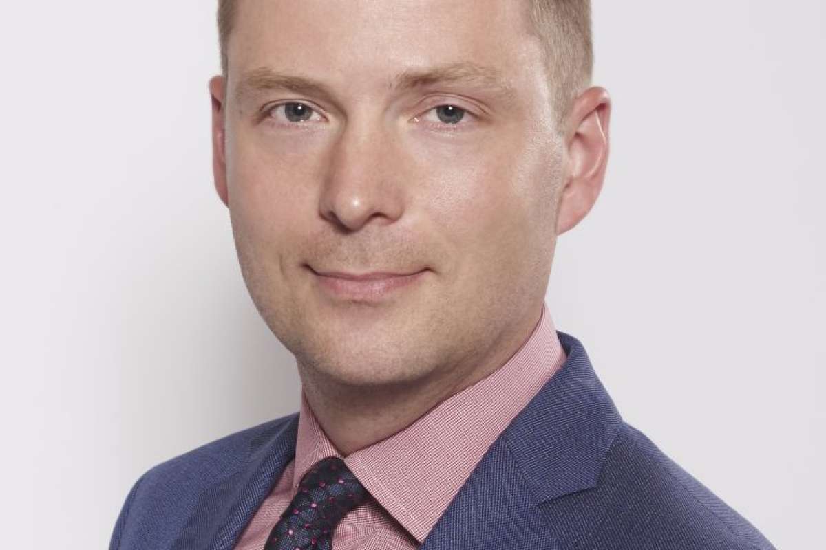 Samsung Electronics Rus: Дмитрий Гостев, Ким Бум Джин