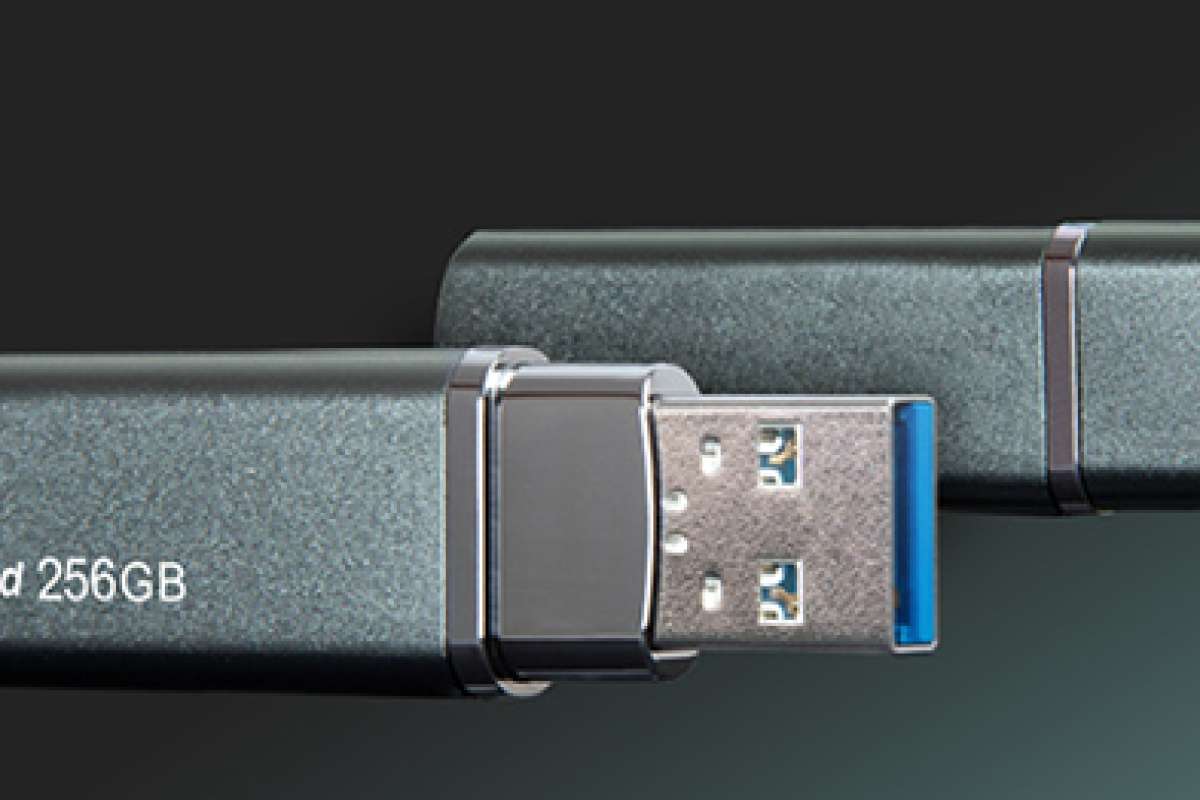 Новинка: высокоскоростной флеш-накопитель Transcend JetFlash 910 с металлическим корпусом