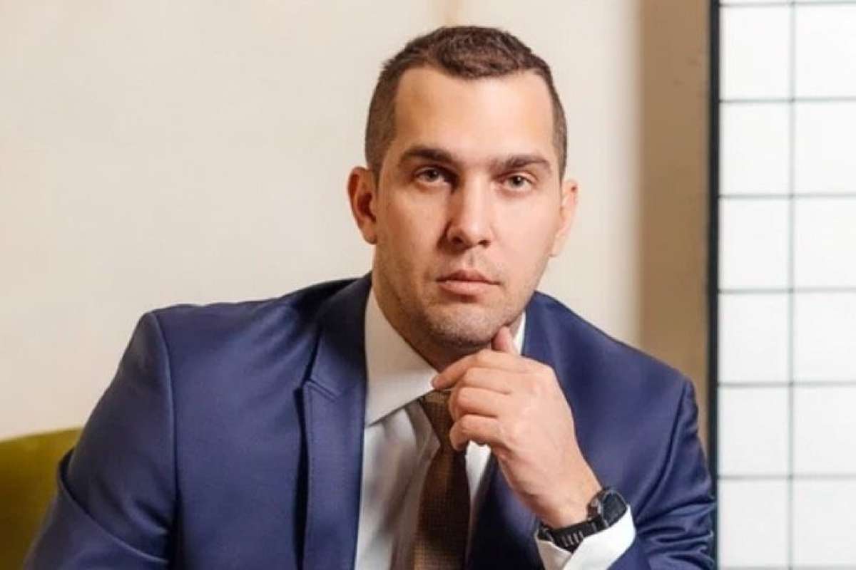 Продажи ведёт не человек: управление воронкой, рисками и ответственностью во времена генеративного ИИ