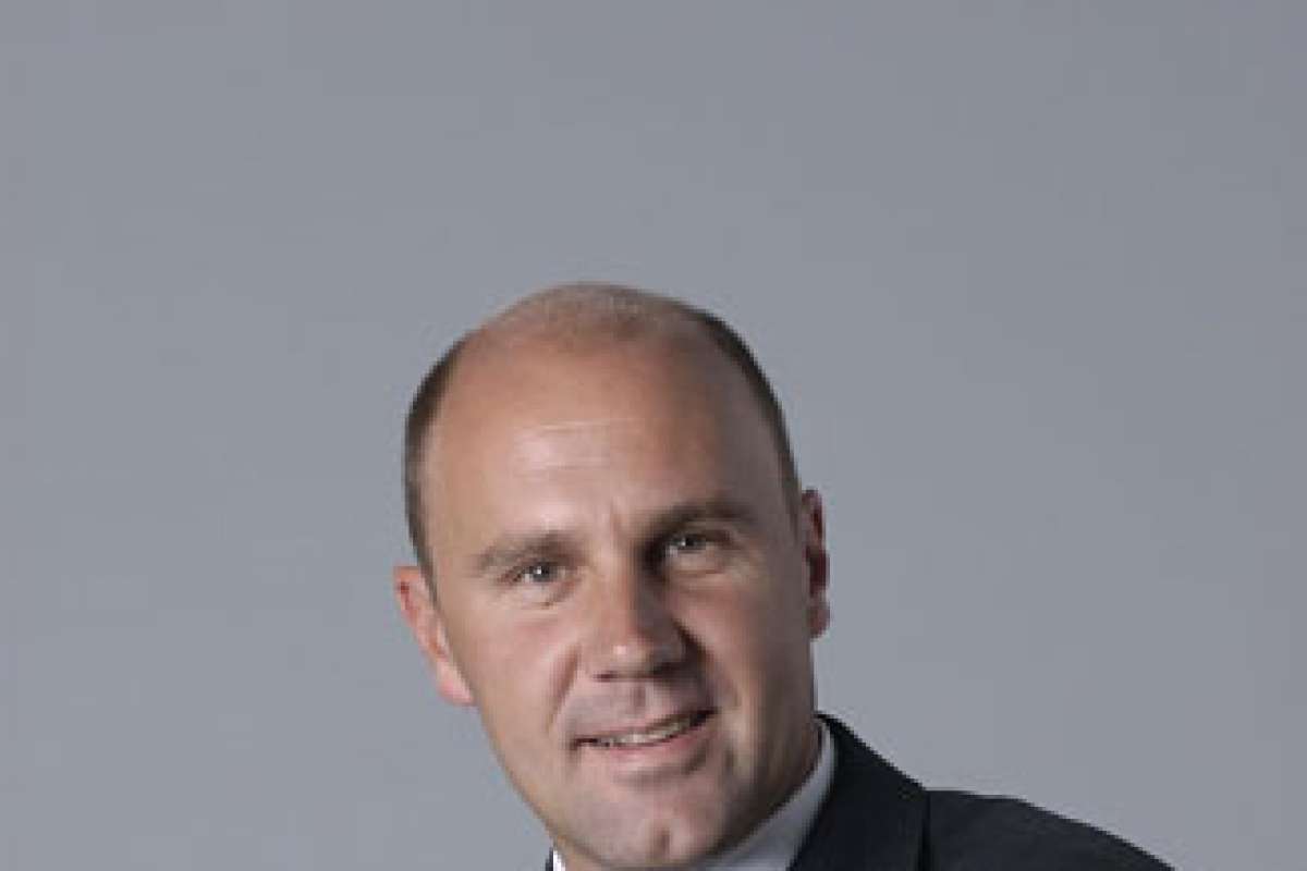 Fujitsu Siemens Computers: Роже Семприни