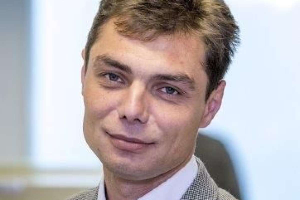 Intel Corporation UK, Представительство в России: Валерий Черепенников, Камиль Исаев