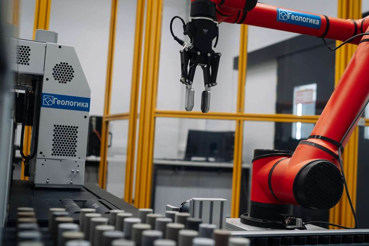 «Газпром нефть» и российские компании призвали консолидировать заказ на роботов для промышленности
